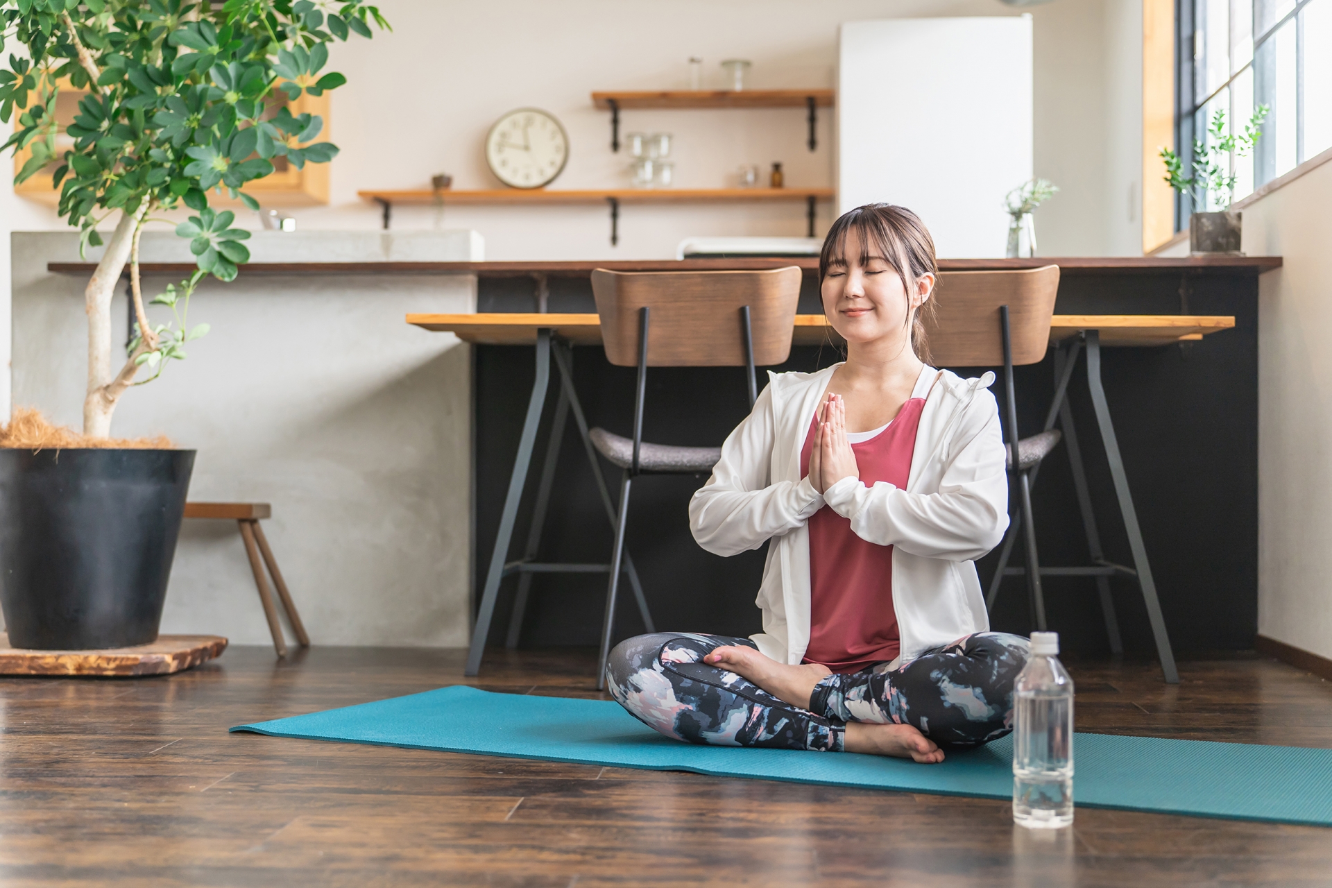 朝ヨガはダイエット効果が期待できる！効果的な理由やヨガのポーズを紹介│美容情報サイト Beauty Web(ビューティーウェブ)