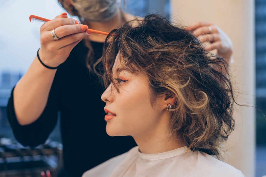 ヘアカラーで人気のハイライトとは？魅力や失敗しない美容室での入れ方について紹介│美容情報サイト Beauty Web(ビューティーウェブ)