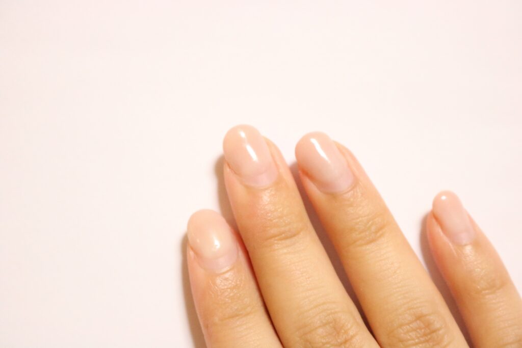 オフィスでもOKなネイルカラー&ポイントを徹底紹介!│美容情報サイト Beauty Web(ビューティーウェブ)