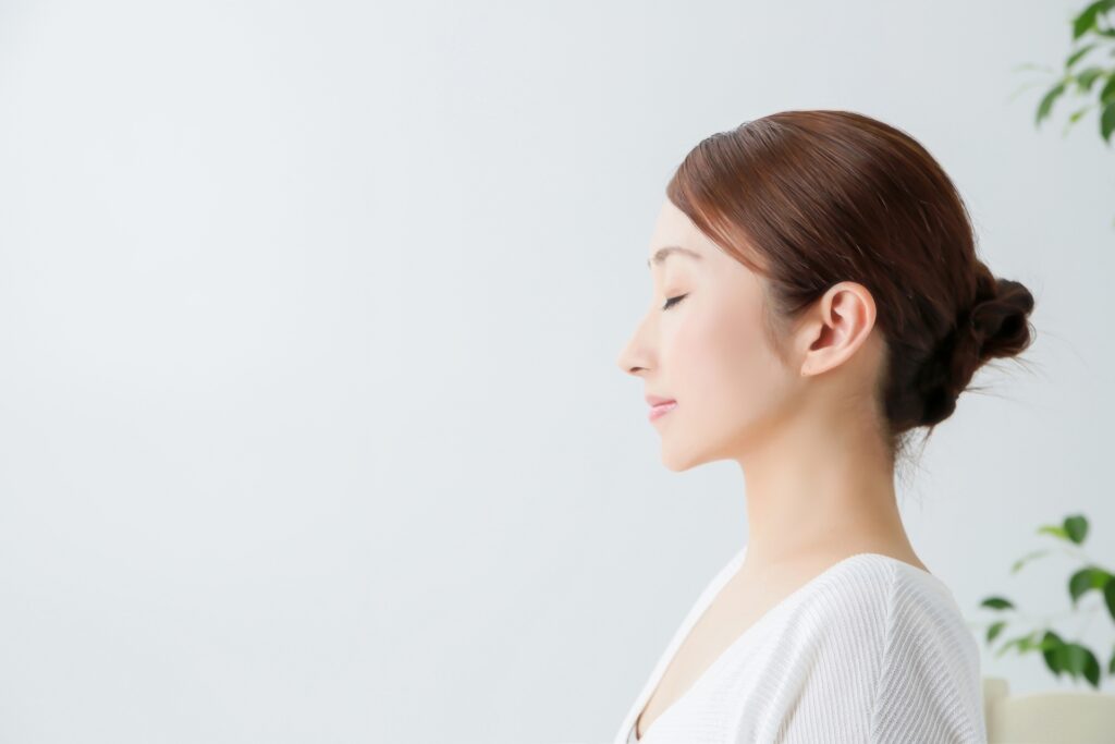 簡単にヘアセットできる方法！不器用な人でも可愛く仕上がるコツを解説│美容情報サイト Beauty Web(ビューティーウェブ)