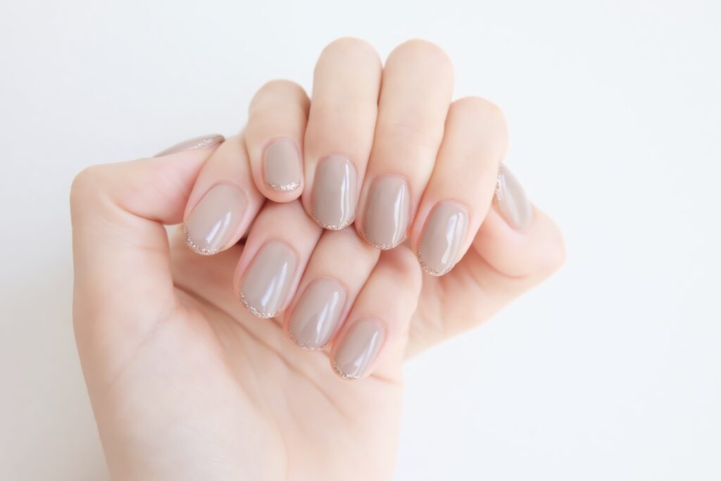 オフィスでもOKなネイルカラー&ポイントを徹底紹介!│美容情報サイト Beauty Web(ビューティーウェブ)