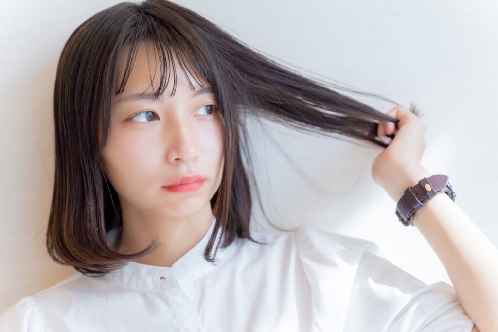 髪のうねりを改善する方法!うねる原因や予防法方も解説│美容情報サイト Beauty Web(ビューティーウェブ)