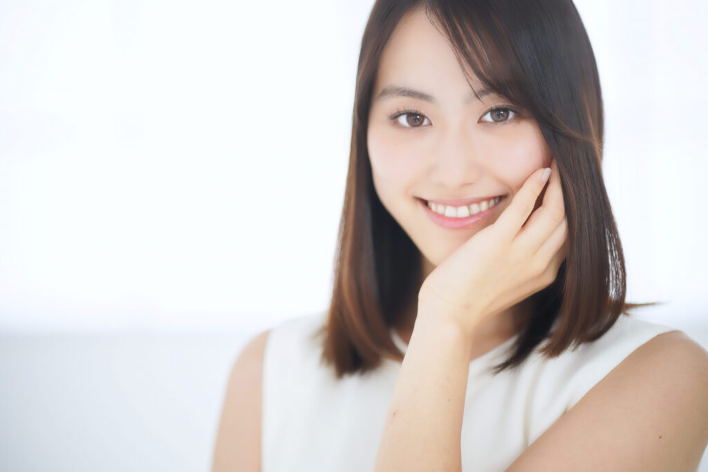 顔に左右差ができる原因は?左右対称になるメリットや改善方法について紹介│美容情報サイト Beauty Web(ビューティーウェブ)