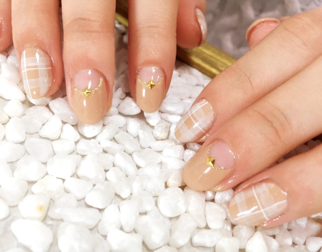 【2023年】大人の秋ネイル!シンプルだけどオシャレなネイルをご紹介!│美容情報サイト Beauty Web(ビューティーウェブ)