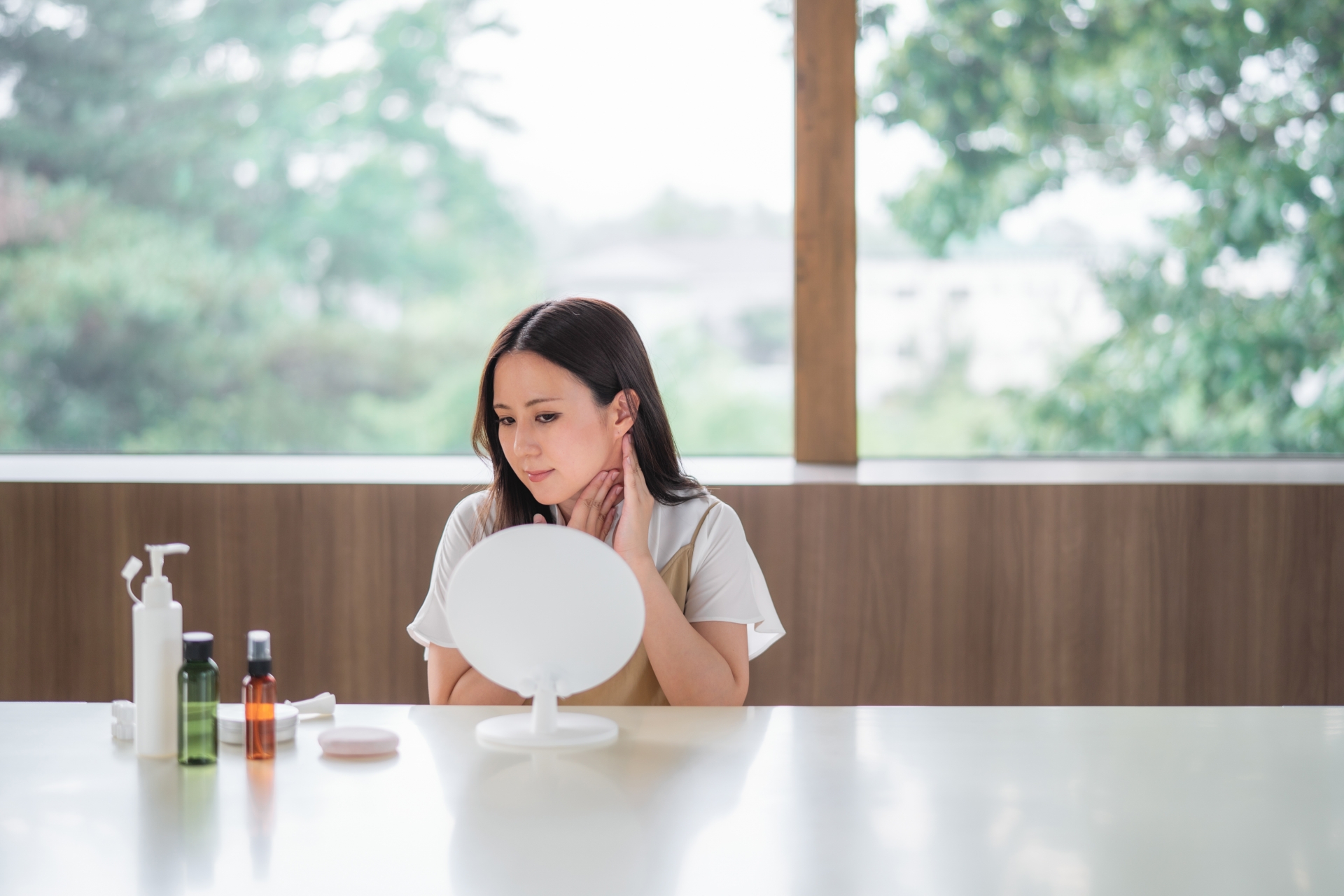 小顔マッサージは本当に効果ある？正しいやり方と即効性アップのコツ│美容情報サイト Beauty Web(ビューティーウェブ)