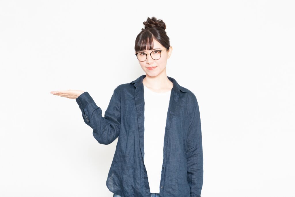 バランスの良いメガネメイクを徹底解説!パーツごとのポイントを紹介│美容情報サイト Beauty Web(ビューティーウェブ)