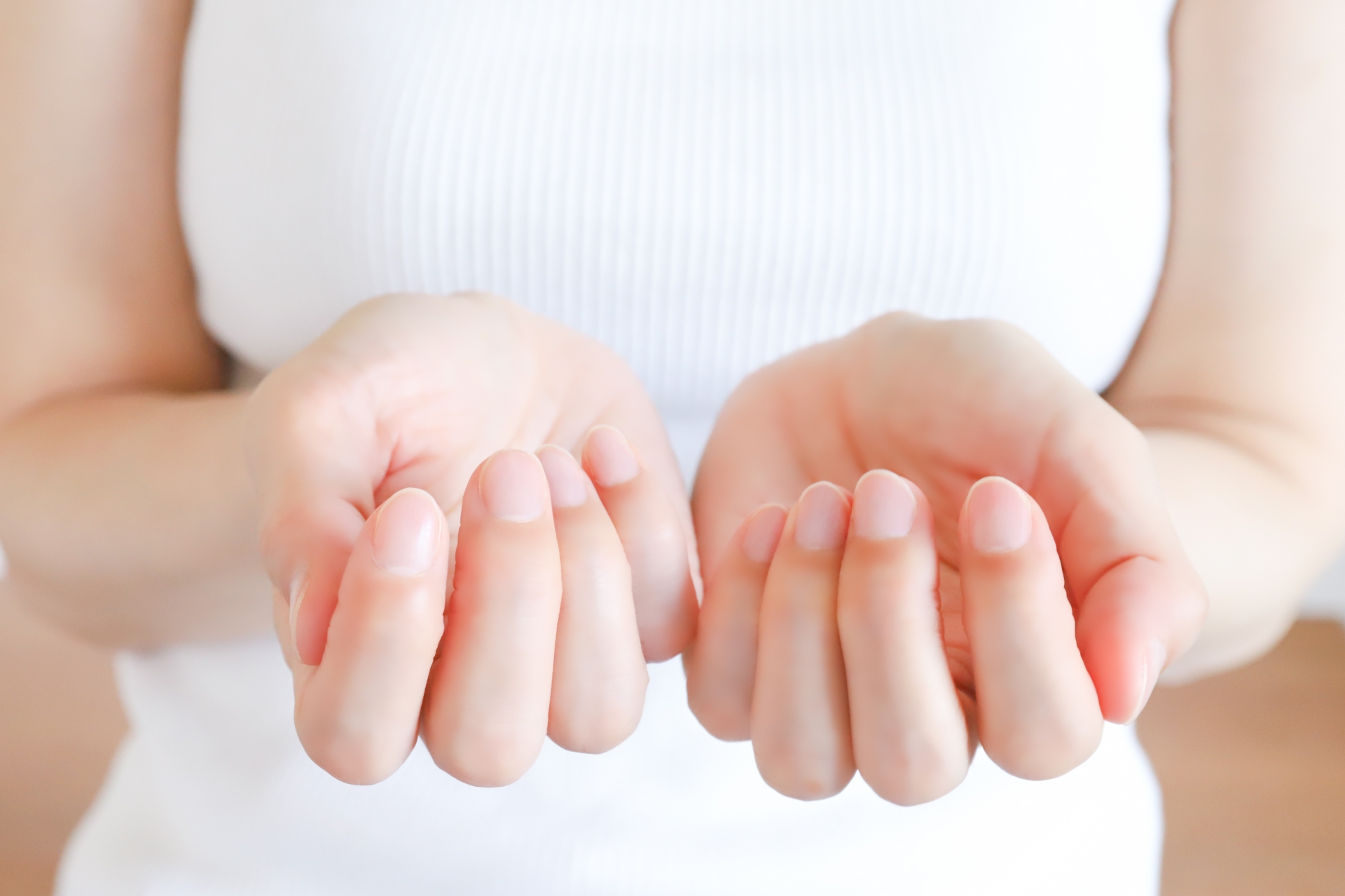 深爪を何とかしたい！その原因と矯正方法、予防方法に迫ります！│美容情報サイト Beauty Web(ビューティーウェブ)