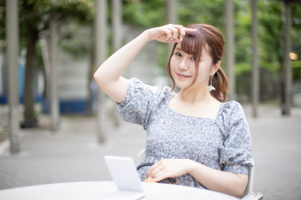 前髪エクステで理想のスタイルに！ボリュームアップ＆長さ調整で印象チェンジ│美容情報サイト Beauty Web(ビューティーウェブ)