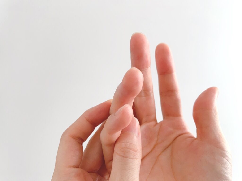 ネイルオイルの効果とは?選び方や使うタイミングを徹底解説!│美容情報サイト Beauty Web(ビューティーウェブ)