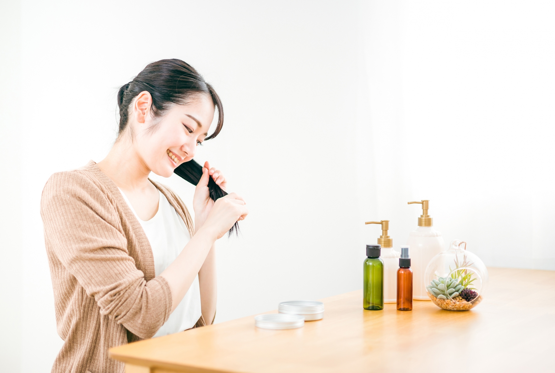 髪痩せは年齢だけが原因とは限らない！髪が細くなる原因と予防方法を解説│美容情報サイト Beauty Web(ビューティーウェブ)