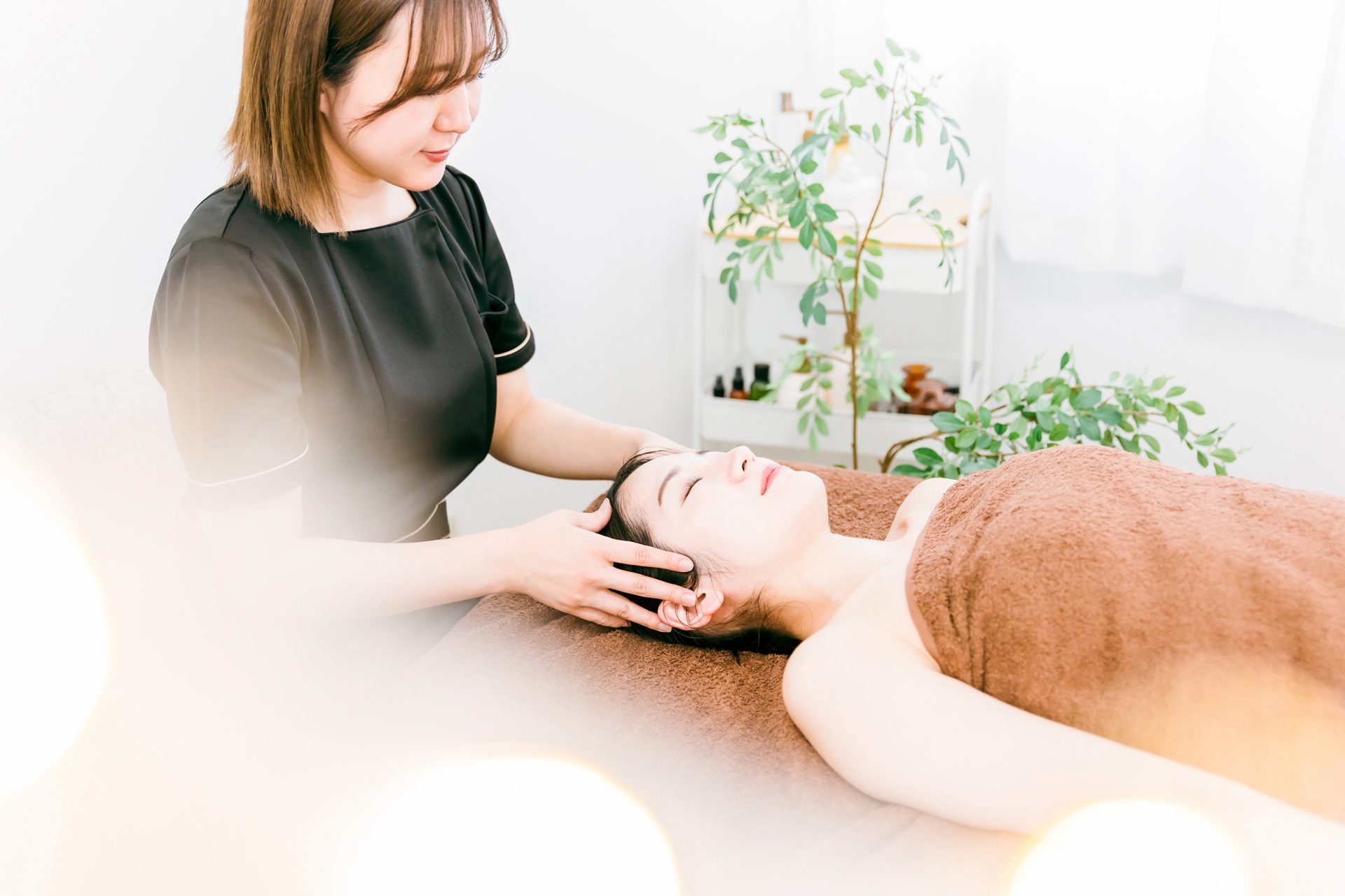 ドライヘッドスパで睡眠改善と顔のたるみを同時にケアする新習慣│美容情報サイト Beauty Web(ビューティーウェブ)