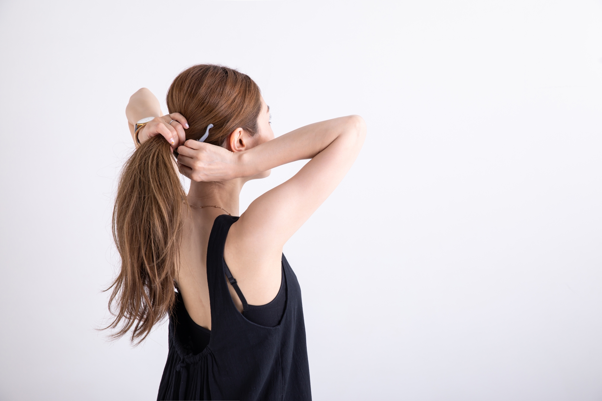 ヘアクリップの使い方をマスターしておしゃれに髪をまとめる！ポイントやアレンジ方法を解説│美容情報サイト Beauty Web(ビューティーウェブ)