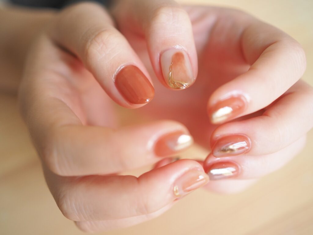 【2023年】大人の秋ネイル!シンプルだけどオシャレなネイルをご紹介!│美容情報サイト Beauty Web(ビューティーウェブ)