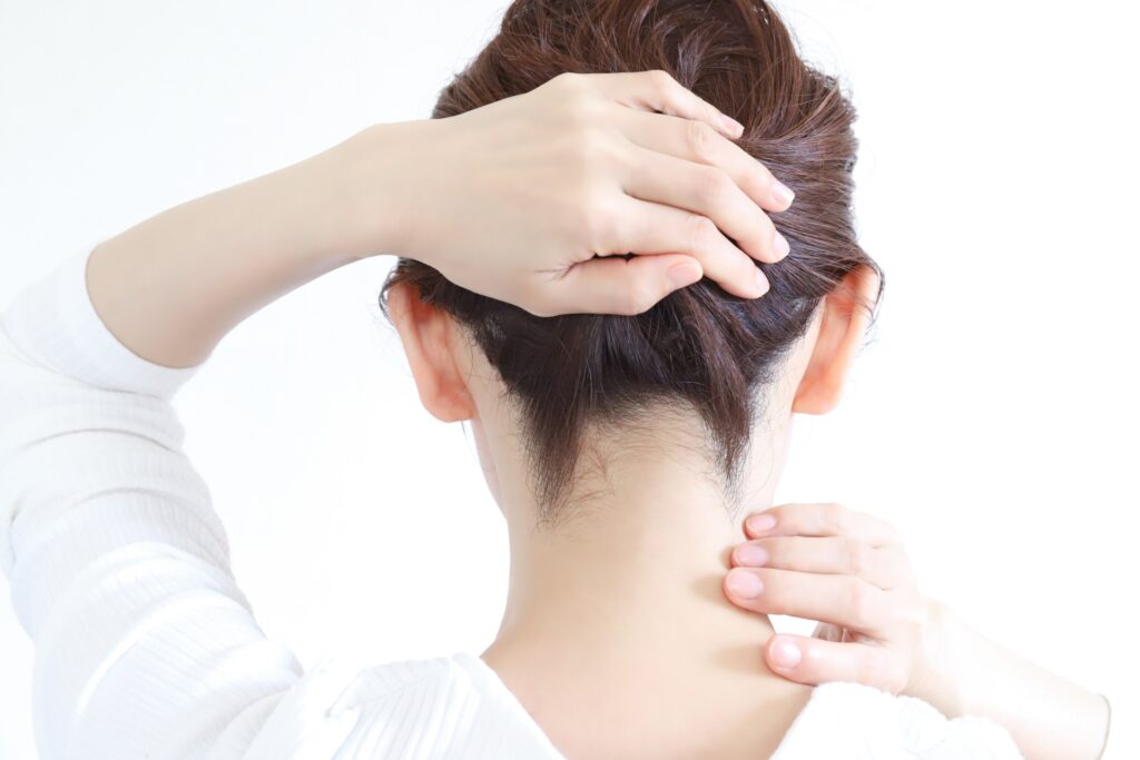 襟足の生え際が上向きってどんな状態?落ち着かせる方法やよくある失敗について紹介│美容情報サイト Beauty Web(ビューティーウェブ)