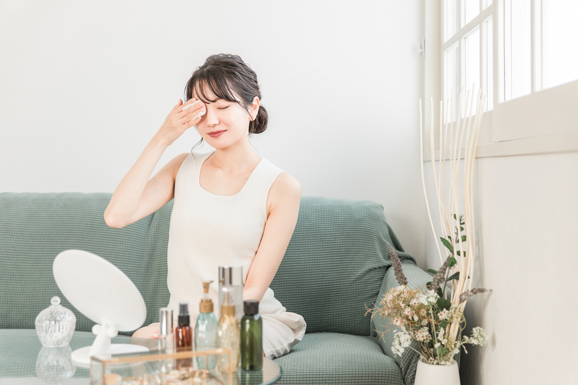 ポイントメイクの正しい落とし方！肌に優しく落とせるコツを徹底解説│美容情報サイト Beauty Web(ビューティーウェブ)