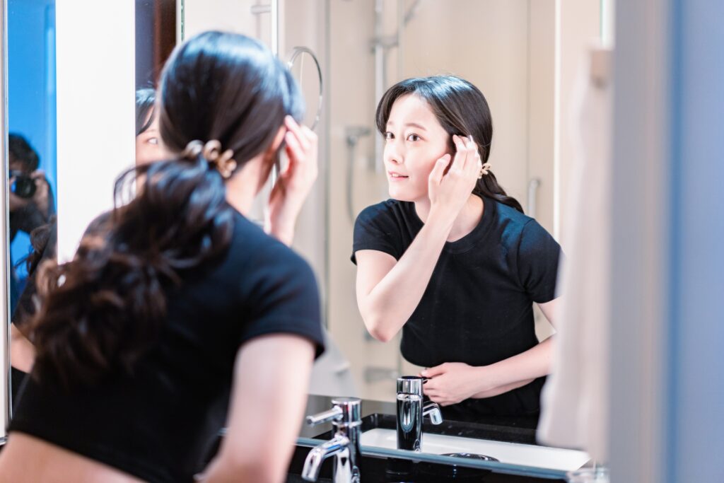 前髪だけシャンプーをするメリットとは?方法や注意点について紹介│美容情報サイト Beauty Web(ビューティーウェブ)