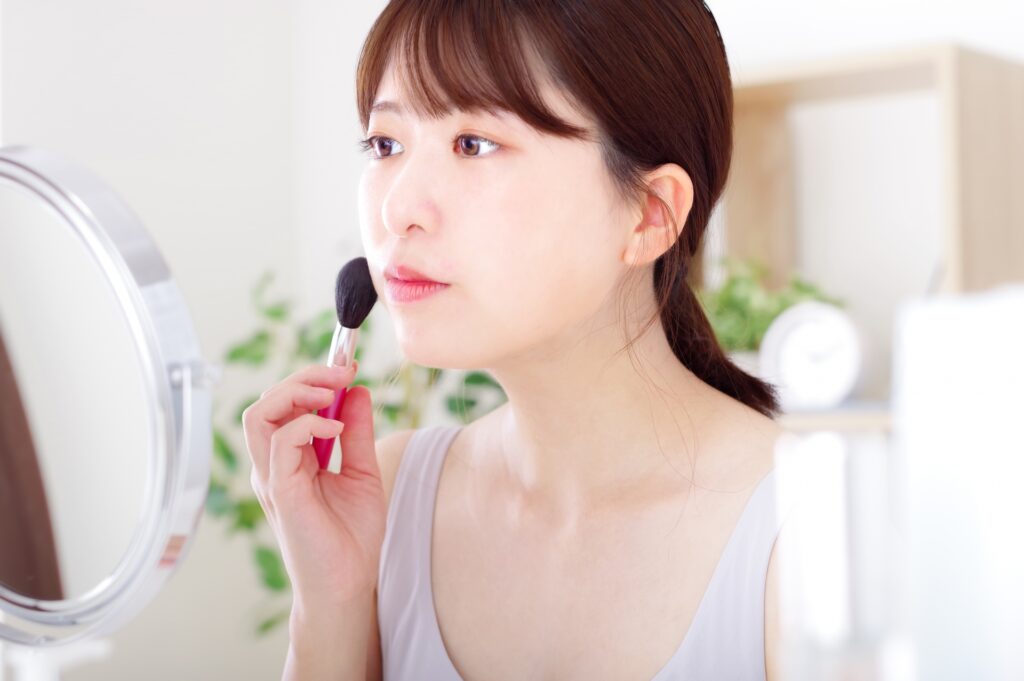 【2024年】ブルーメイクの方法を解説!トレンドメイクを取り入れよう│美容情報サイト Beauty Web(ビューティーウェブ)