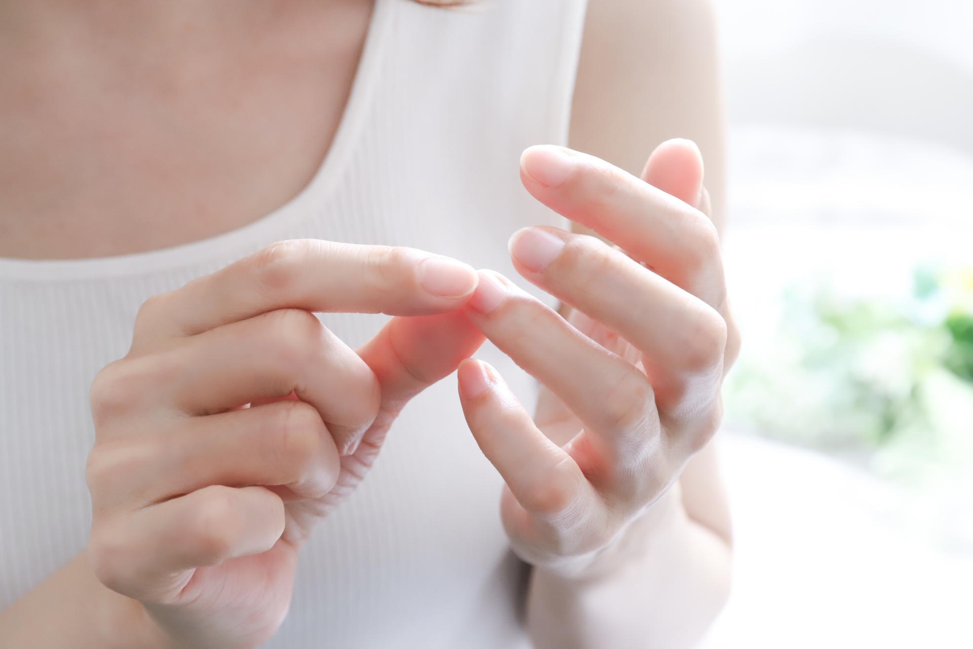 爪が割れる原因は？ケア方法や応急処置について解説│美容情報サイト Beauty Web(ビューティーウェブ)