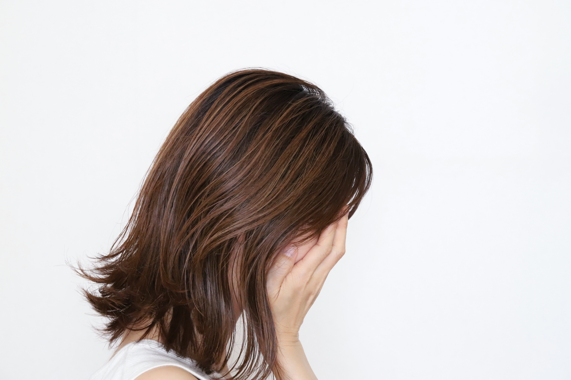 髪のうねりを改善する方法！うねる原因や予防法方も解説│美容情報サイト Beauty Web(ビューティーウェブ)