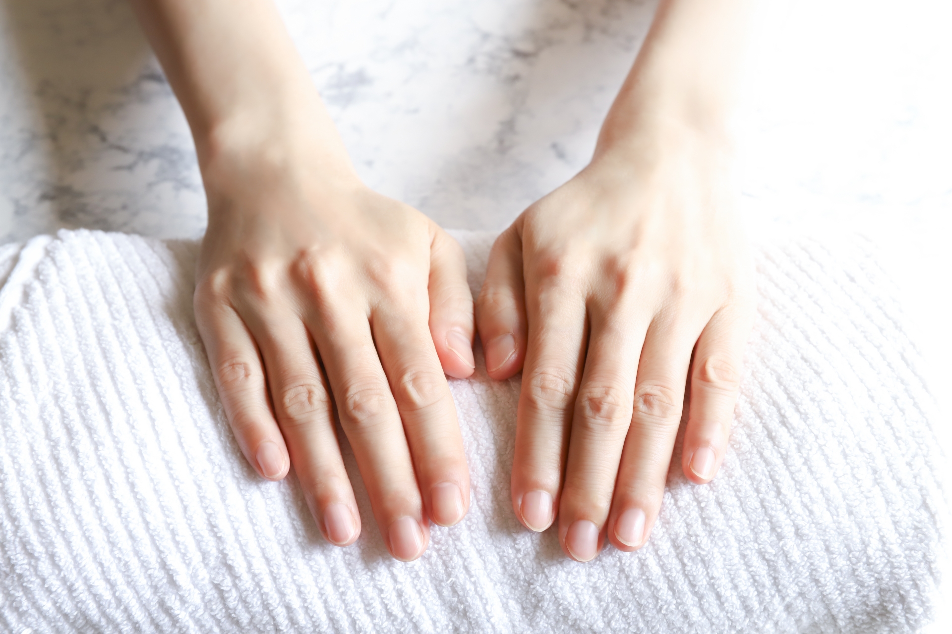爪のでこぼこはネイルサロンに任せると良い？でこぼこの原因についても解説│美容情報サイト Beauty Web(ビューティーウェブ)