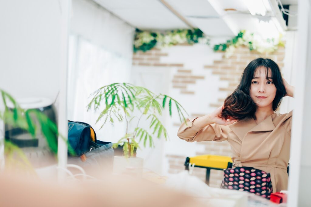 パーマのスタイリングのコツや基本のセット方法を紹介│美容情報サイト Beauty Web(ビューティーウェブ)