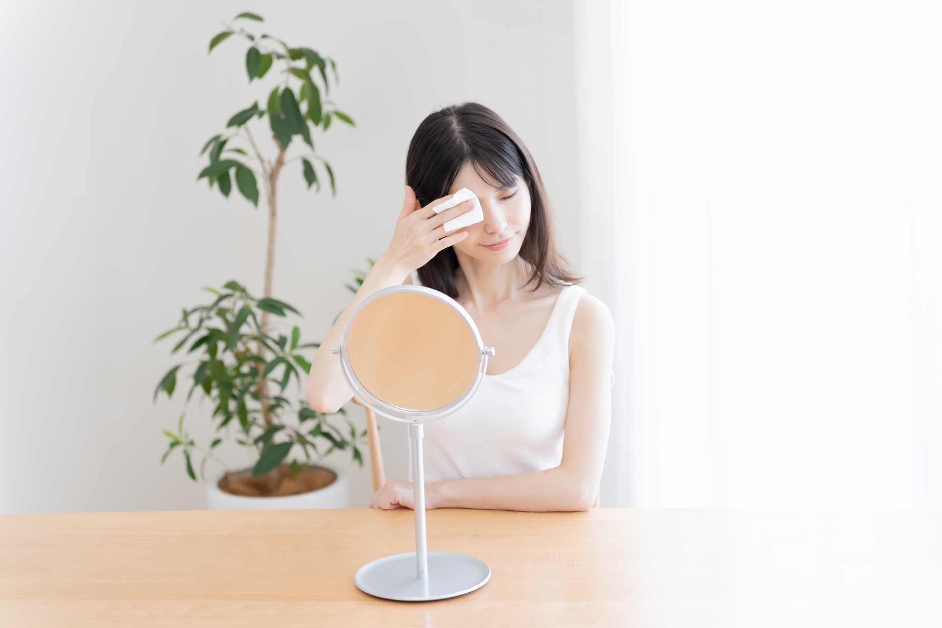 まつ毛エクステをオフする必要性はあるの？適切なタイミングと方法について│美容情報サイト Beauty Web(ビューティーウェブ)