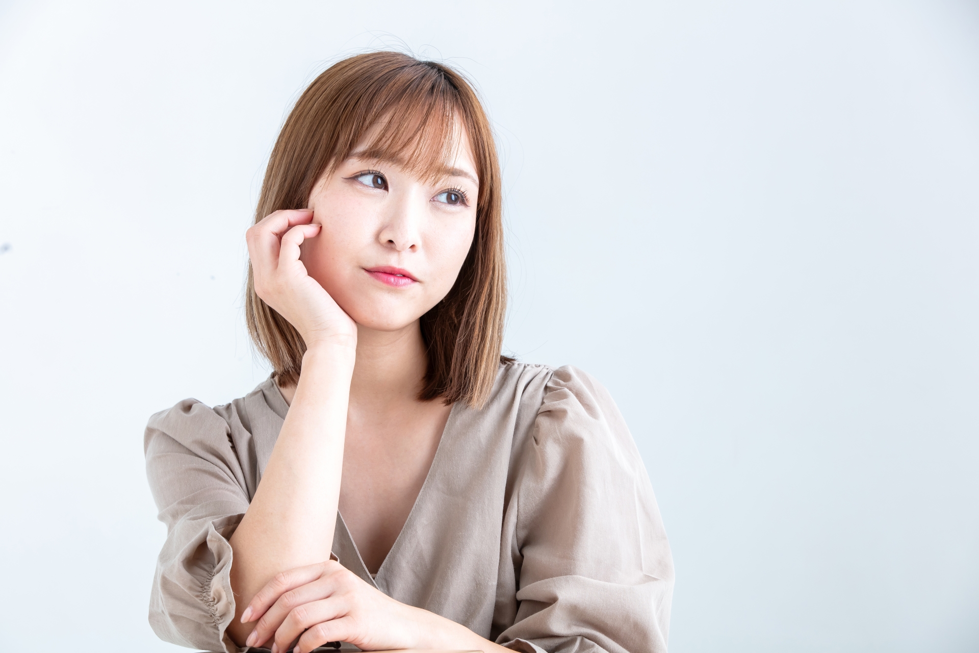下膨れに似合う髪型は？おすすめスタイルやおさえておきたいポイントについて紹介│美容情報サイト Beauty Web(ビューティーウェブ)