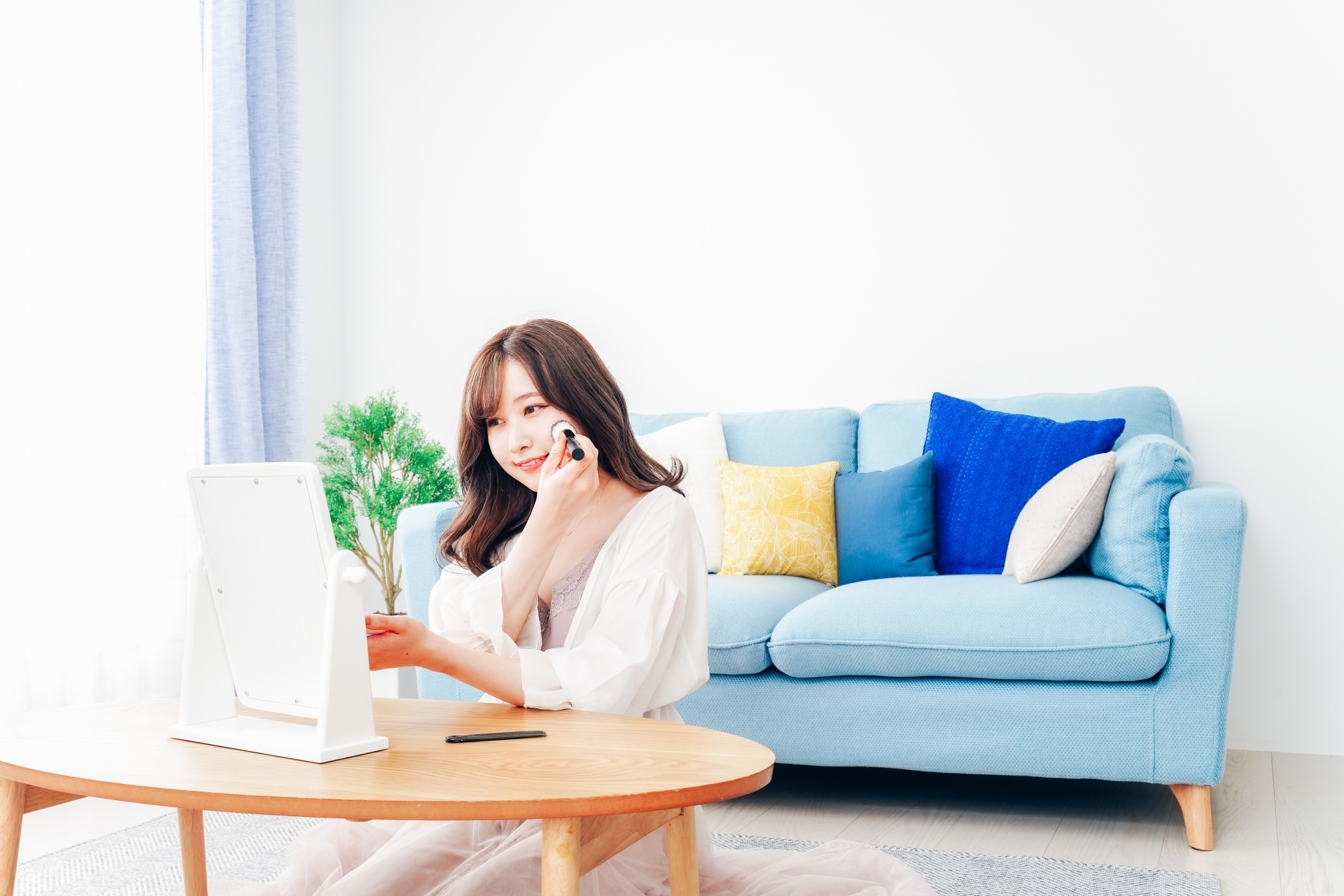 【2024年】ブルーメイクの方法を解説！トレンドメイクを取り入れよう│美容情報サイト Beauty Web(ビューティーウェブ)