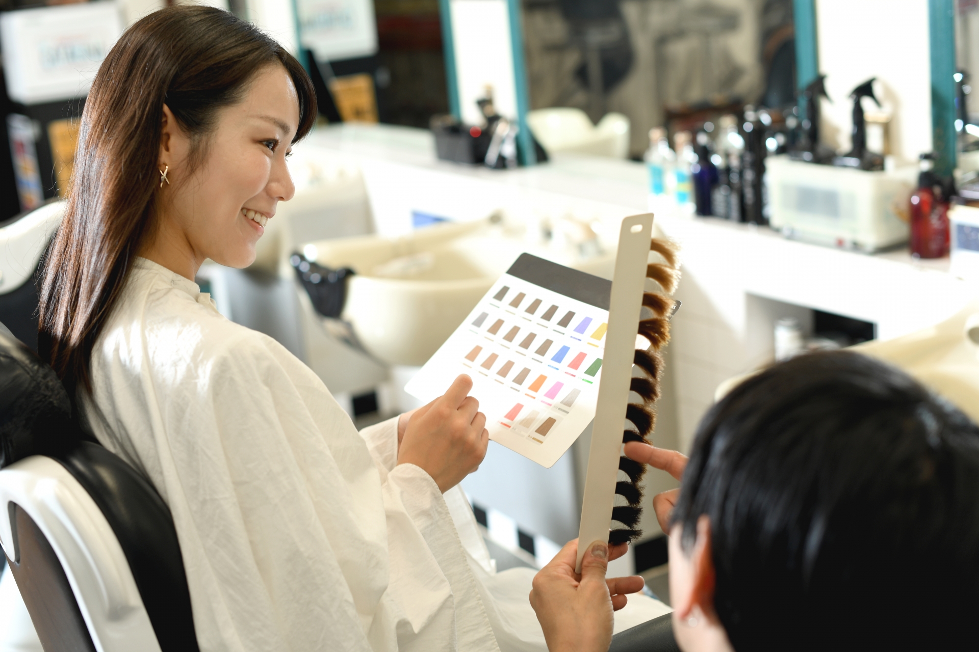 ヘアカラー専門店とは？美容室との違いやメリット・デメリットについて│美容情報サイト Beauty Web(ビューティーウェブ)