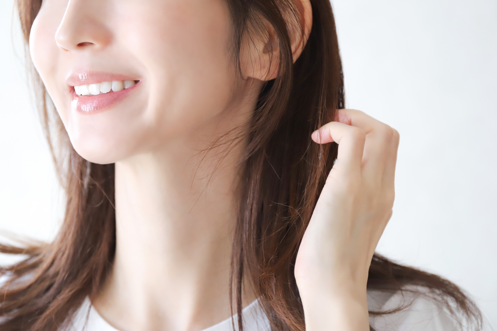 小顔矯正でフェイスラインを引き締める！リフトアップで理想の横顔へ│美容情報サイト Beauty Web(ビューティーウェブ)