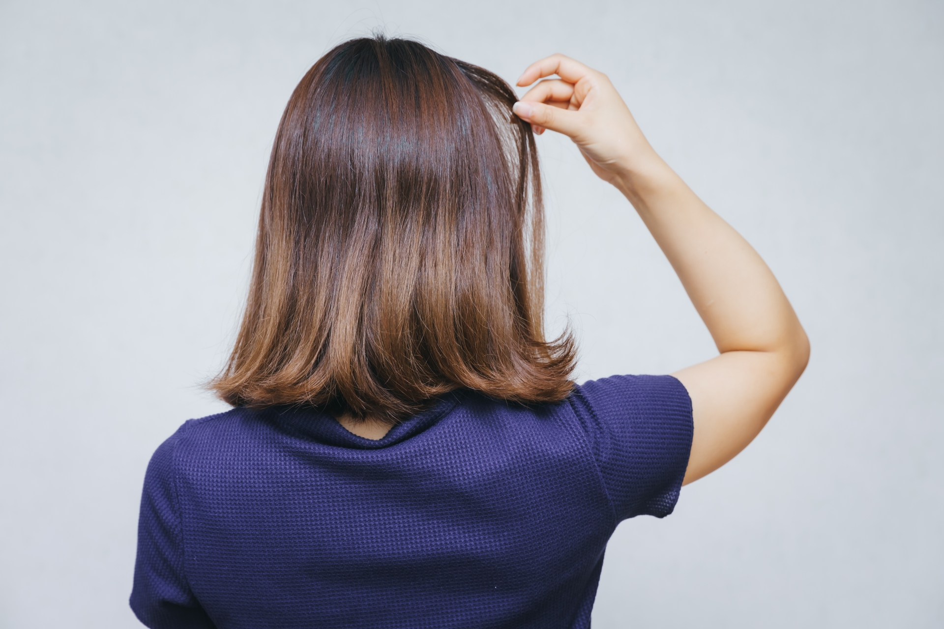 ホホバオイルでヘアケアするとベタつく？髪への正しい使い方やメリットについて紹介│美容情報サイト Beauty Web(ビューティーウェブ)