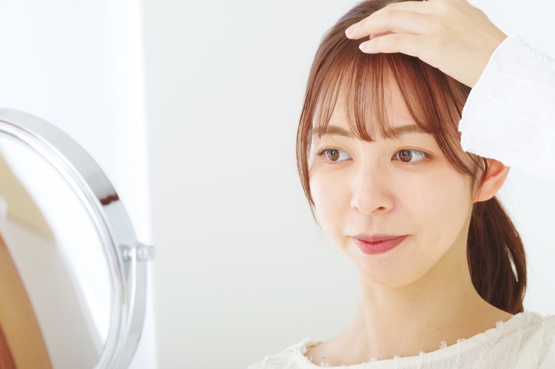 前髪だけシャンプーをするメリットとは？方法や注意点について紹介│美容情報サイト Beauty Web(ビューティーウェブ)