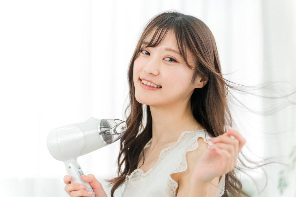 フレンチネイルが伸びたらどうする?対処法や伸びてもきれいなデザインを紹介│美容情報サイト Beauty Web(ビューティーウェブ)
