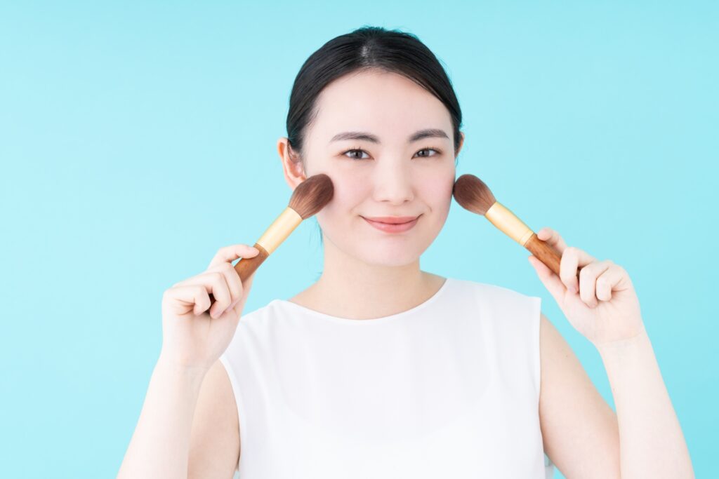 【決定版】メイク直しの持ち運びアイテム!世代別おすすめと厳選テクニック│美容情報サイト Beauty Web(ビューティーウェブ)