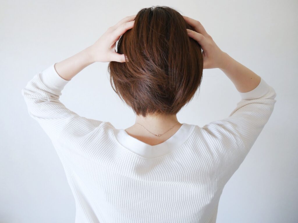 襟足が浮くのはどのような状態?似合う髪型やスタイリングのポイントについて紹介│美容情報サイト Beauty Web(ビューティーウェブ)