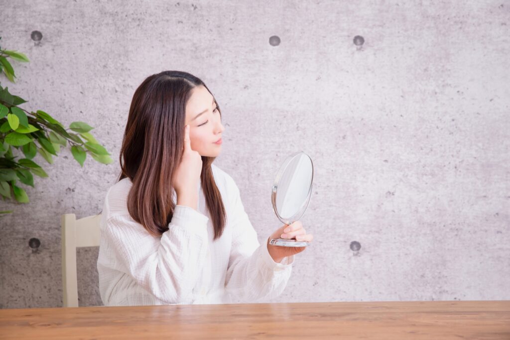 アイクリームでクマを撃退|目元にハリを与えるための正しいスキンケアとは│美容情報サイト Beauty Web(ビューティーウェブ)