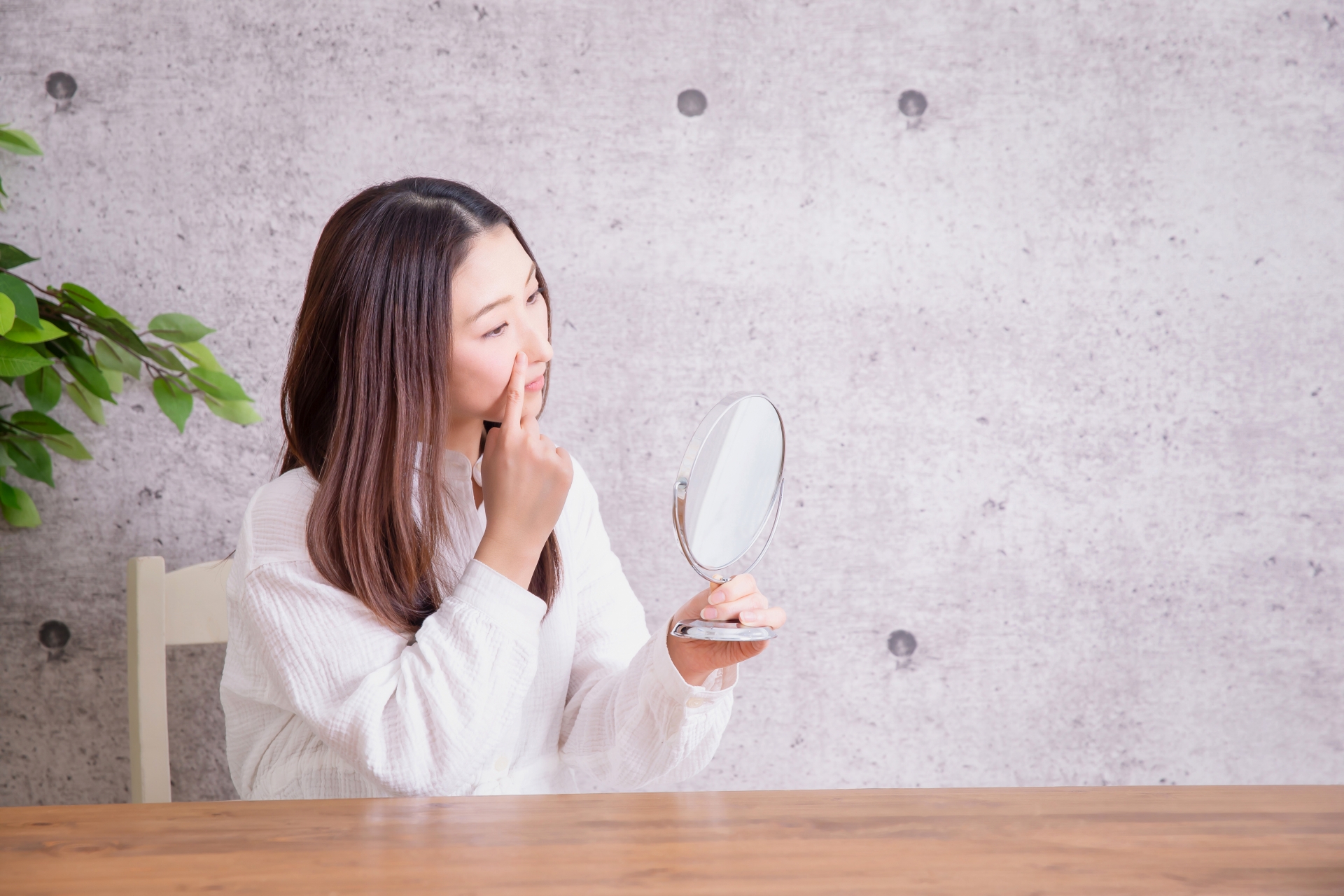小鼻の皮剥けはどうして起きる？その原因とメイクするとき対処法を解説│美容情報サイト Beauty Web(ビューティーウェブ)