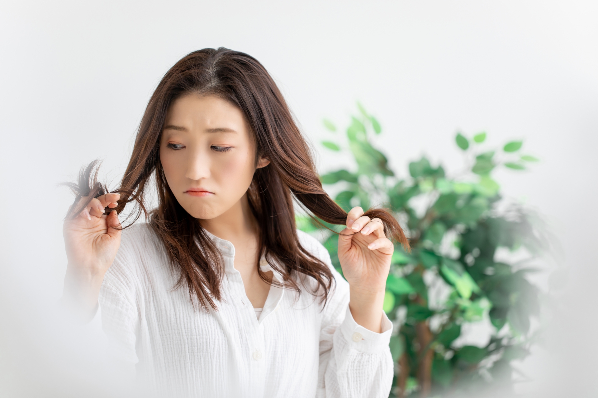 天然パーマの原因は？おすすめの髪型やヘアケアのコツについて紹介│美容情報サイト Beauty Web(ビューティーウェブ)