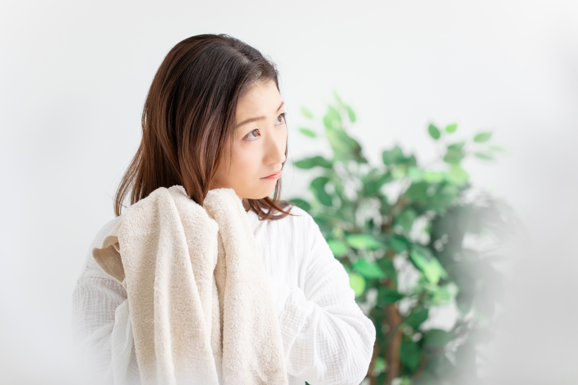 髪を洗っていない時にドライシャンプーが効果的？ベビーパウダーなどごまかす方法を紹介│美容情報サイト Beauty Web(ビューティーウェブ)