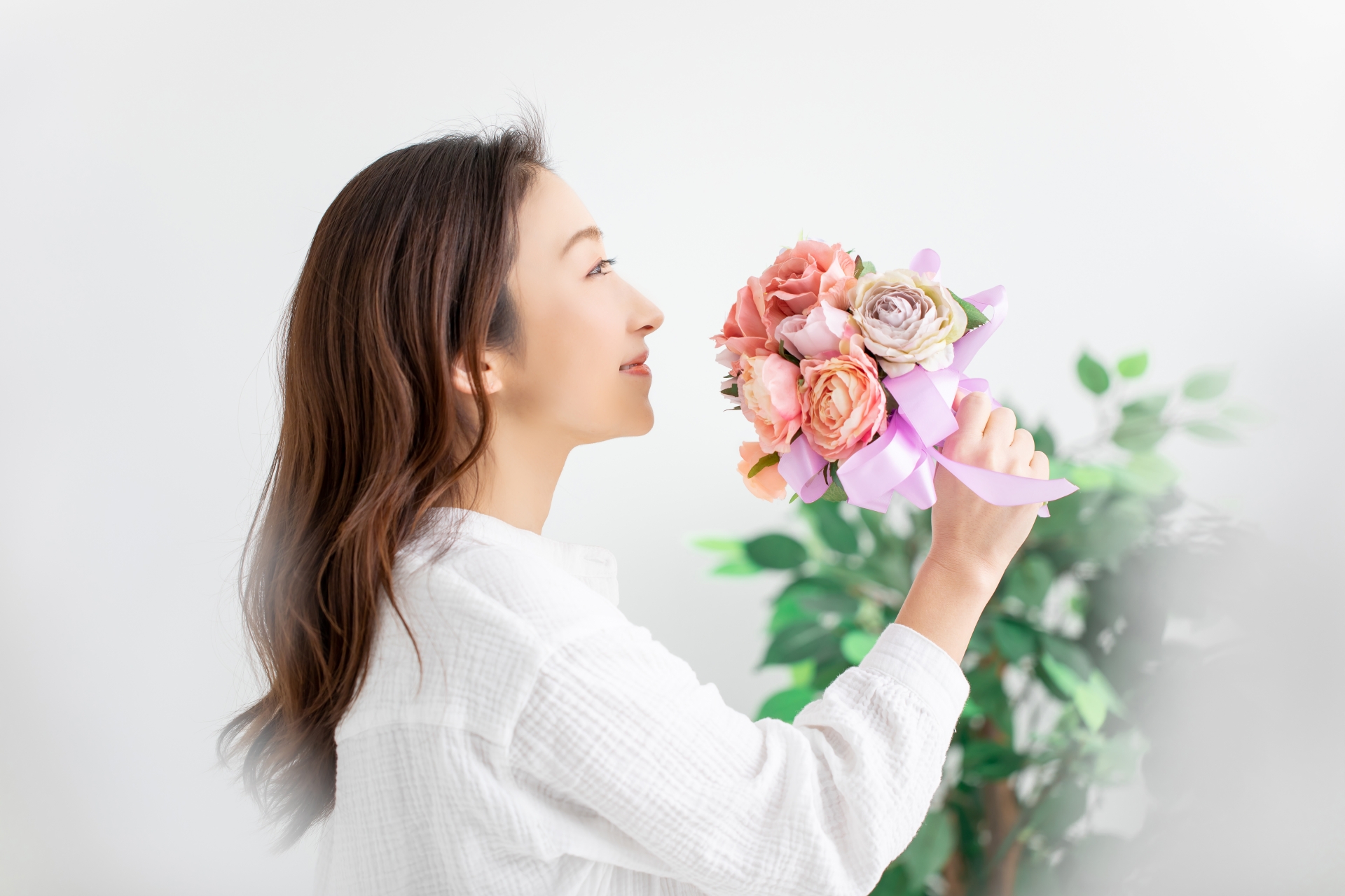 横顔美人の法則であるEラインとは？Eラインを作るメイク術とエクササイズを紹介│美容情報サイト Beauty Web(ビューティーウェブ)