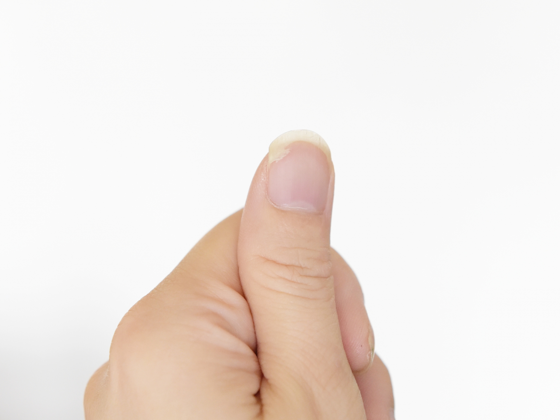 爪が割れる・欠けやすい…家で簡単にできる解決策はある？│美容情報サイト Beauty Web(ビューティーウェブ)