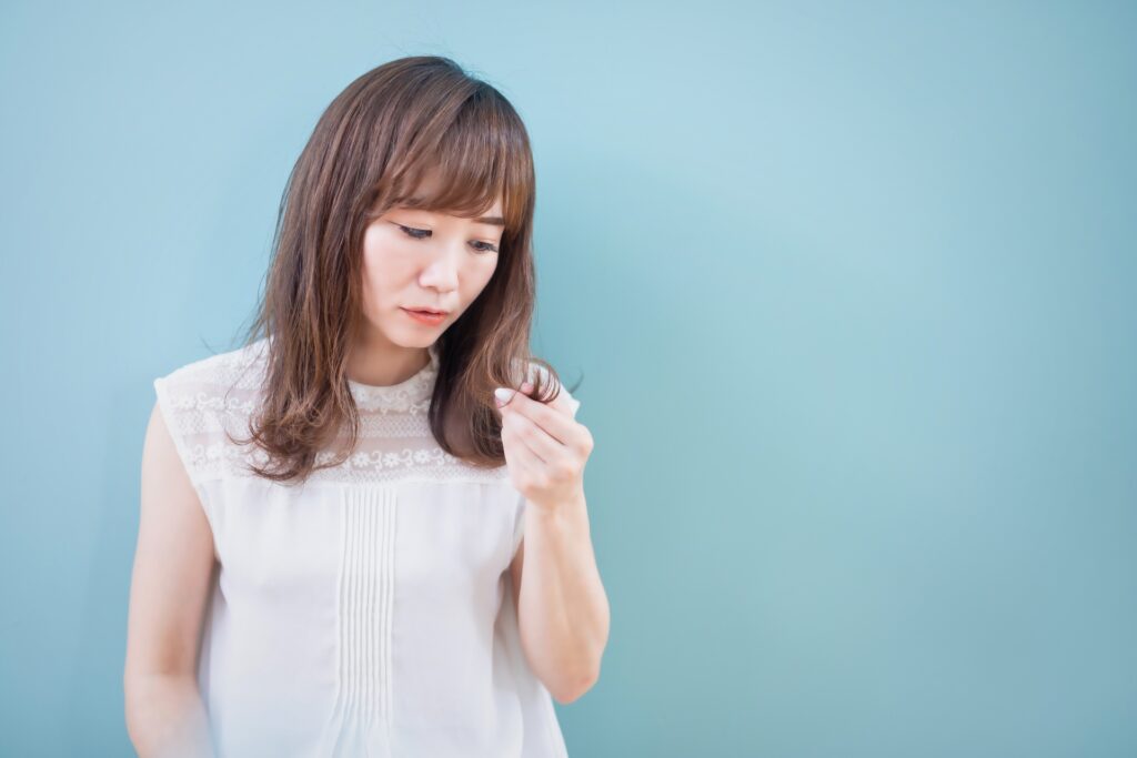 ヘアカラーの色持ちを劇的に伸ばす!退色を防ぐプロの秘訣と日常ケア術│美容情報サイト Beauty Web(ビューティーウェブ)