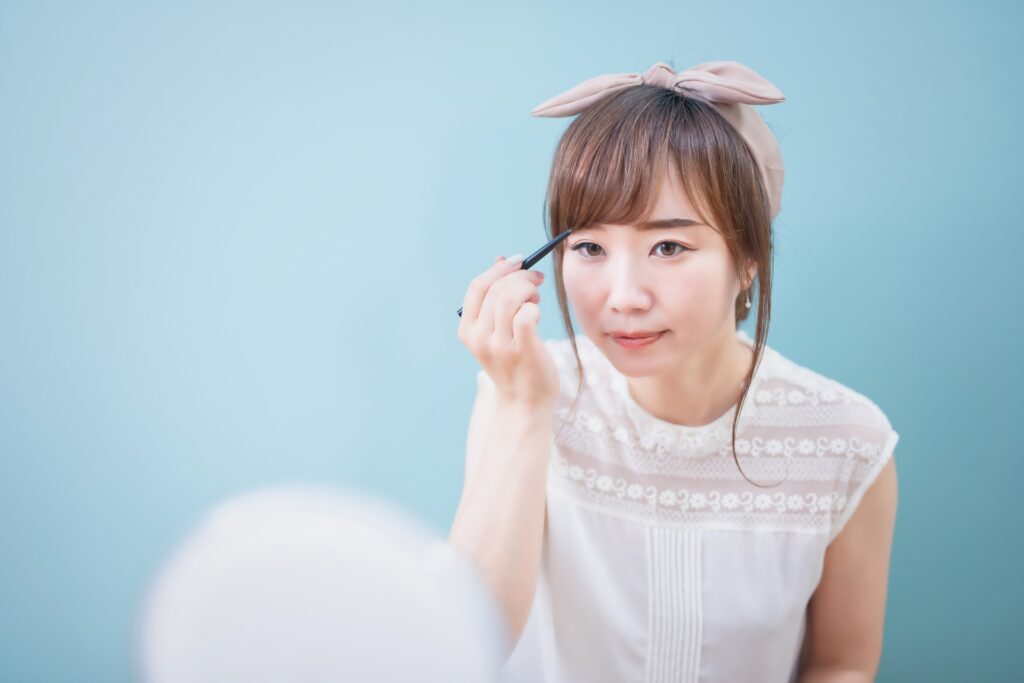 美人見えする眉の描き方は?失敗しない方法や美人眉のポイントについて紹介│美容情報サイト Beauty Web(ビューティーウェブ)