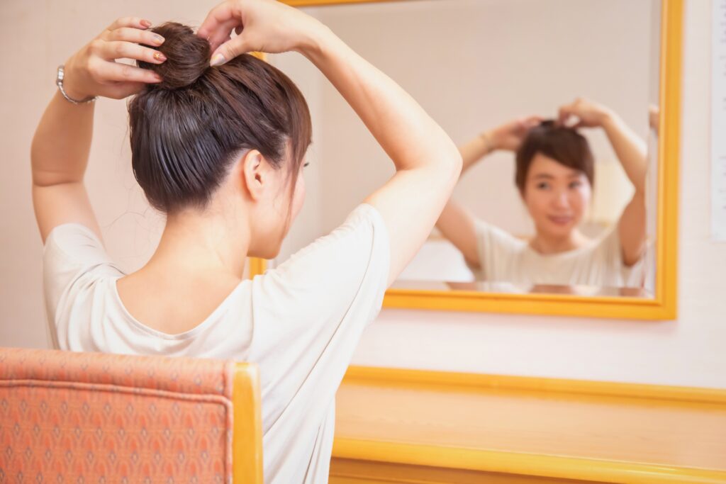 簡単にヘアセットできる方法！不器用な人でも可愛く仕上がるコツを解説│美容情報サイト Beauty Web(ビューティーウェブ)