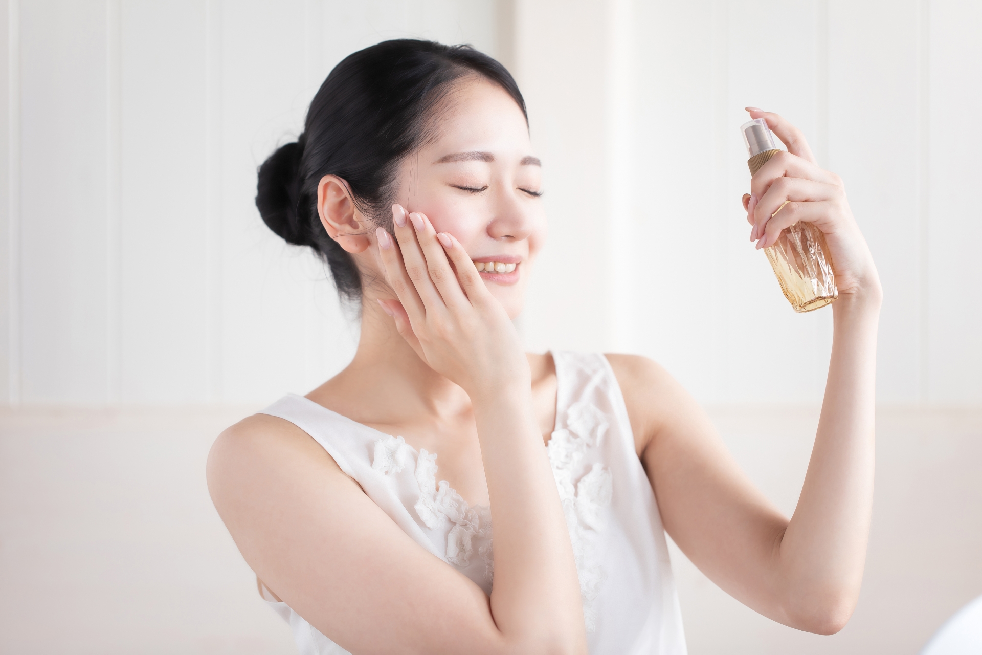 メイクキープミストの選び方！ポイントや使い方のコツを紹介│美容情報サイト Beauty Web(ビューティーウェブ)