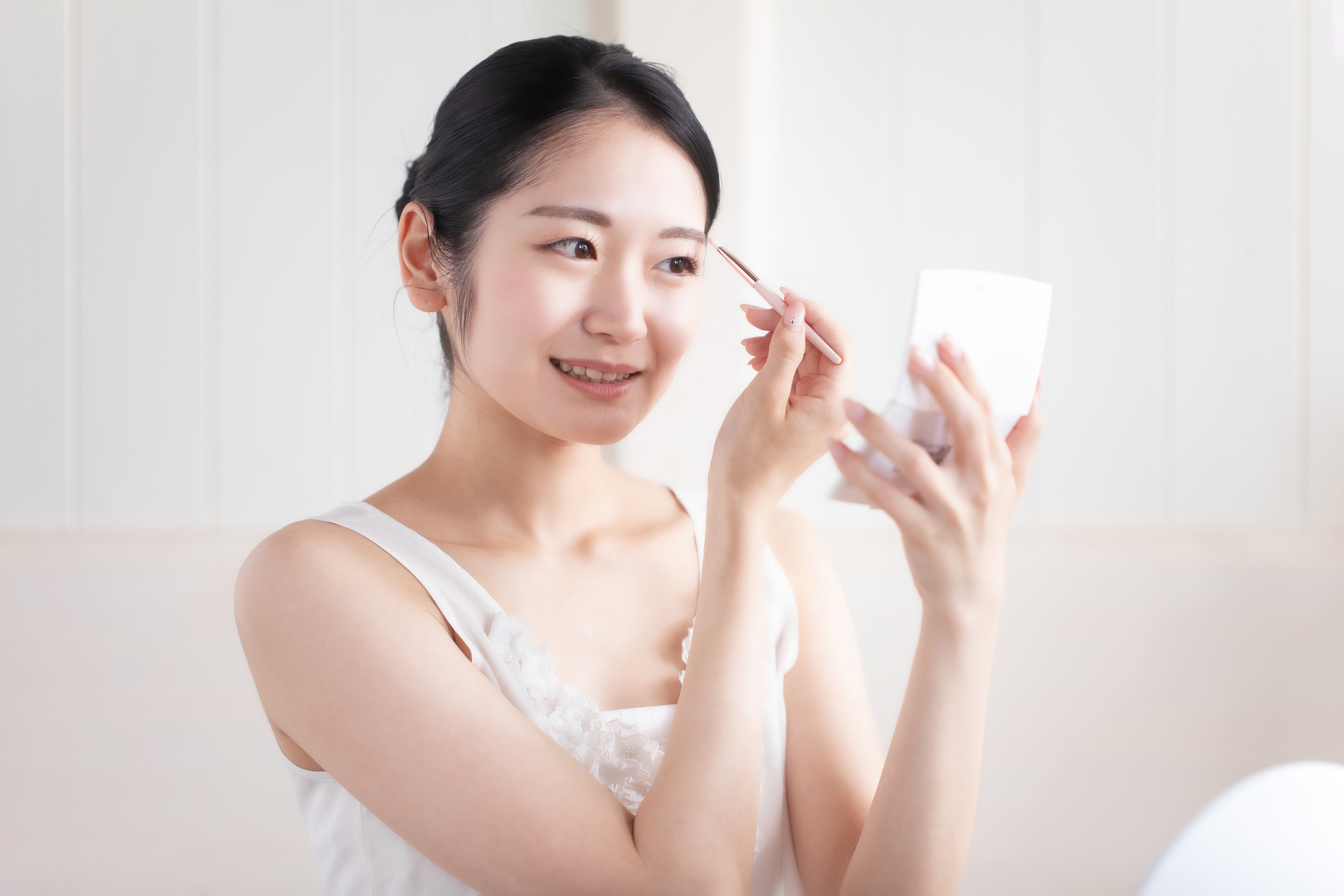 美人見えする眉の描き方は？失敗しない方法や美人眉のポイントについて紹介│美容情報サイト Beauty Web(ビューティーウェブ)