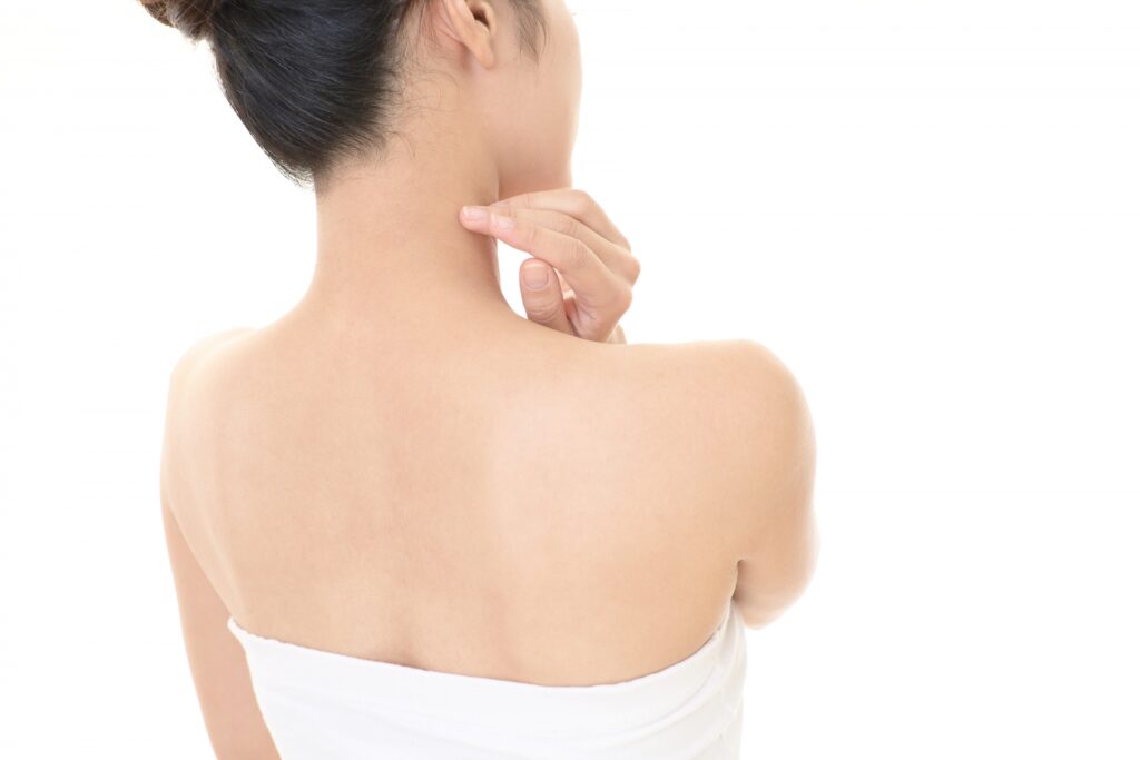 背中ニキビの治し方|大人女性が知っておくべき根本ケアと予防法│美容情報サイト Beauty Web(ビューティーウェブ)