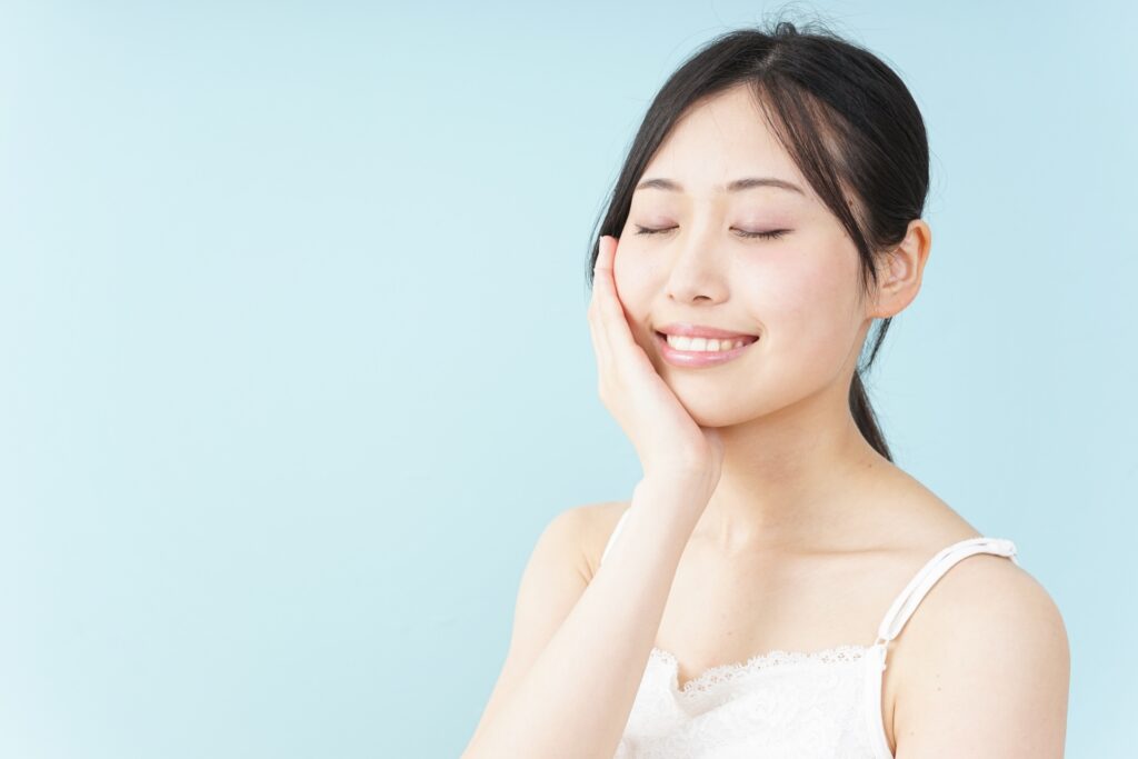 夏の毛穴悩みに革命!冷却フェイスパックで肌を引き締める最新スキンケア術│美容情報サイト Beauty Web(ビューティーウェブ)