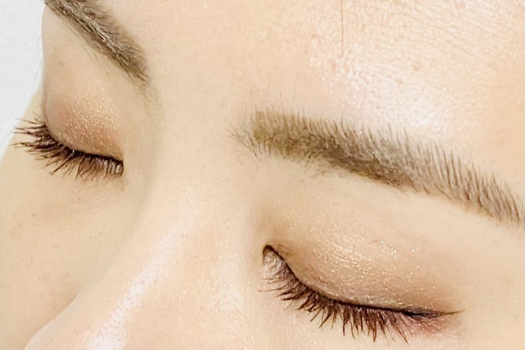 リキッドアイライナーがにじみにくくなるコツとは?大人女性のための美しさを長時間キープする方法│美容情報サイト Beauty Web(ビューティーウェブ)