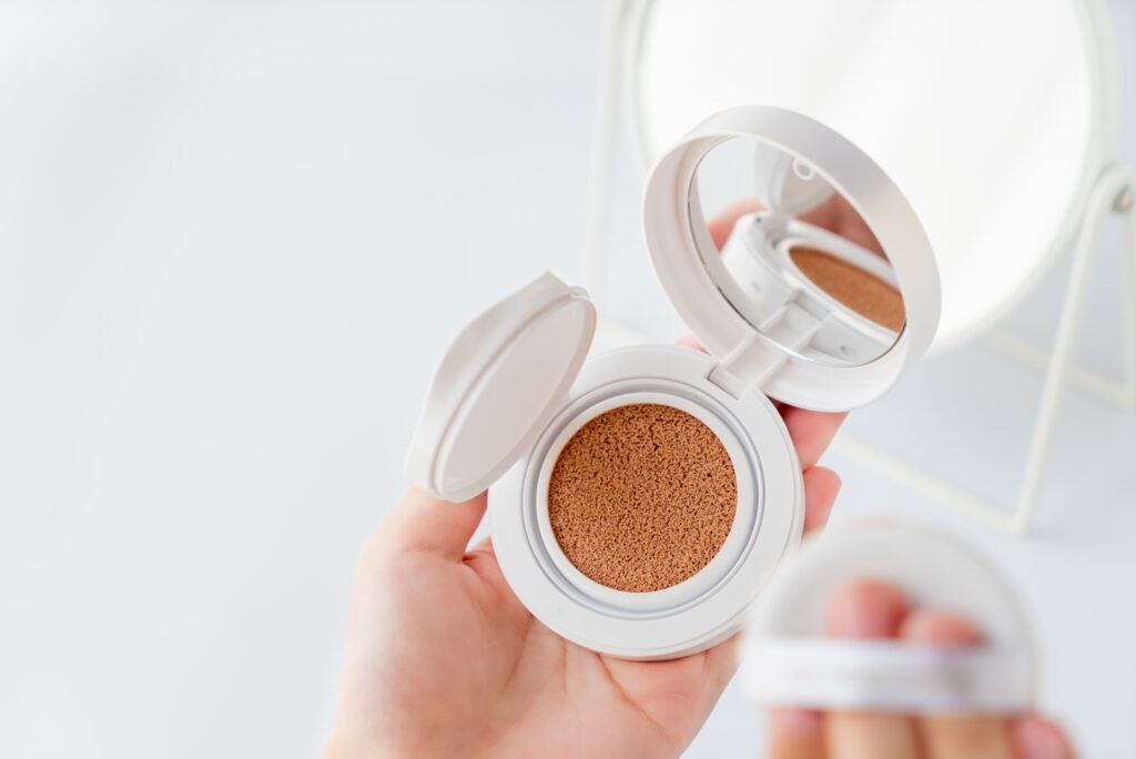 クッションファンデーションで叶えるツヤ肌と時短メイクの極意│美容情報サイト Beauty Web(ビューティーウェブ)